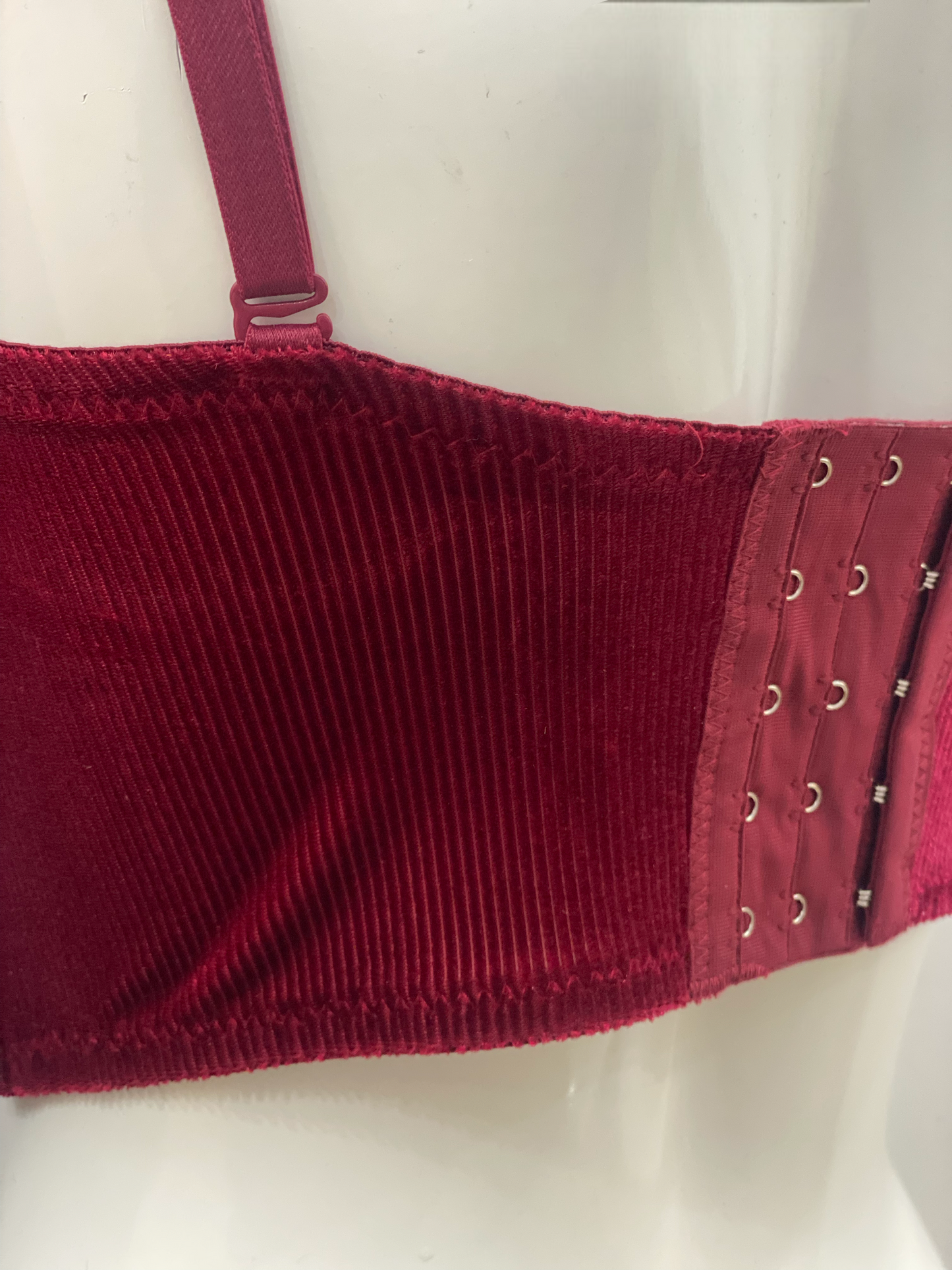 Μπούστο σε βελούδο.